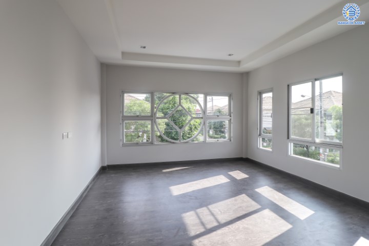 บ้านมือสองตกแต่งใหม่ ม.ศุภาลัยพาร์ควิลล์ พหลโยธิน-รามอินทรา หลังมุม! เนื้อที่เยอะ 67.8 ตร.ว. พื้นที่ใช้สอยกว้างขวางถึง 226.2 ตร.ม. ฟังชัน 3 ห้องนอน 4 ห้องน้ำ 1 ห้องแม่บ้าน 2 ที่จอดรถ บนทำเลศักยภาพ 9 นาทีถึงรถไฟฟ้าสายสีเขียว "สถานีพหลโยธิน 59" และทางด่วน "รามอินทรา-อาจณรงค์"